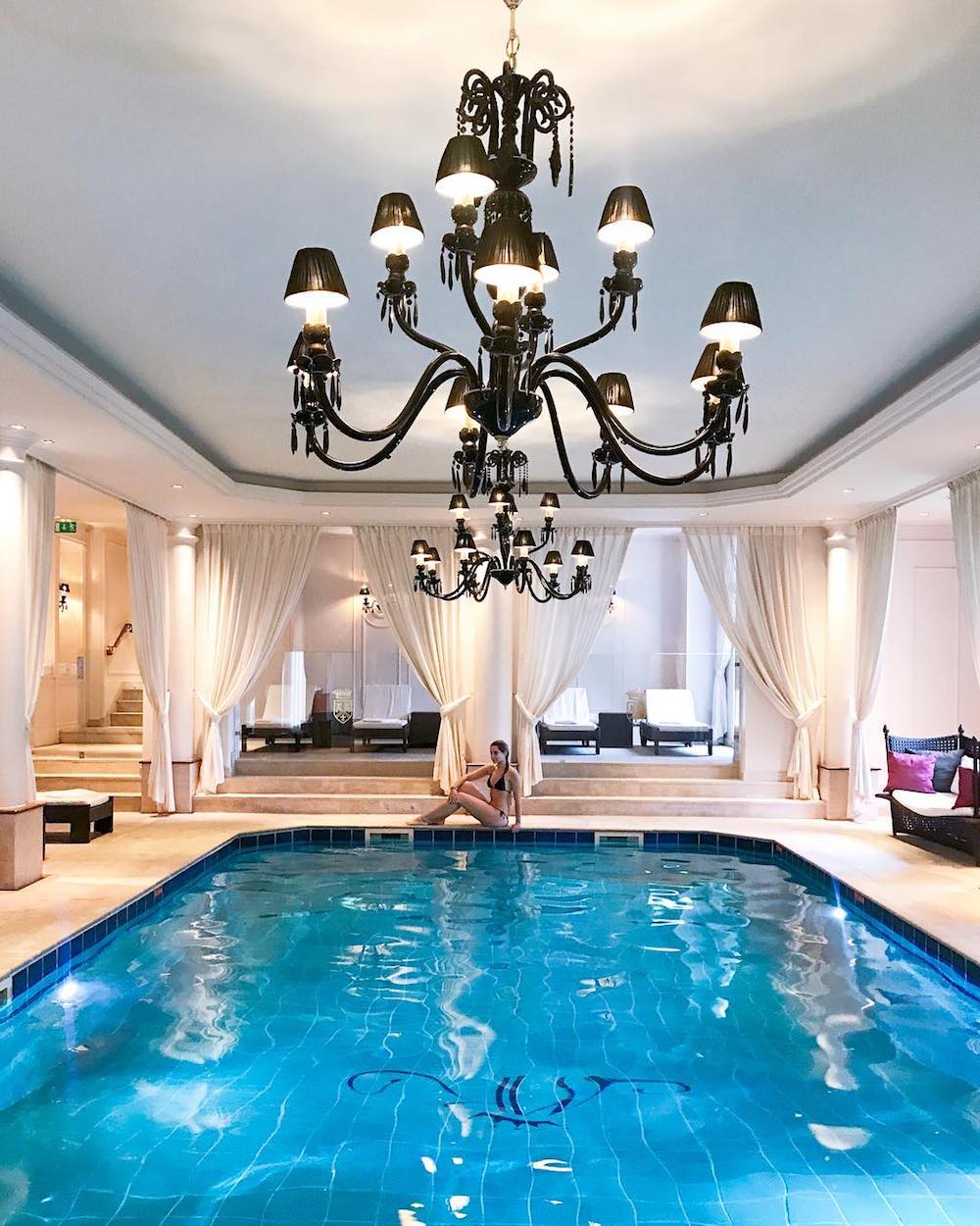 piscine chateau montroyal hotel spa ile de france