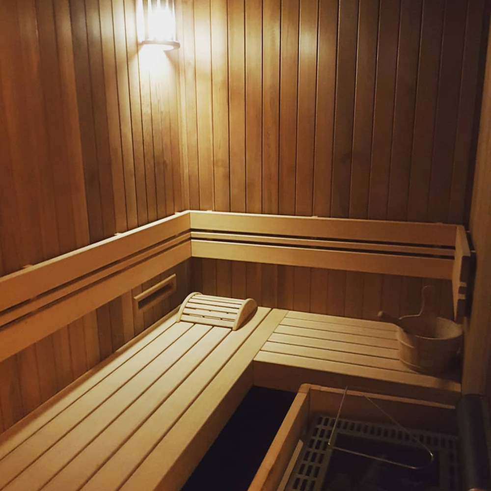 laz hotel paris sauna