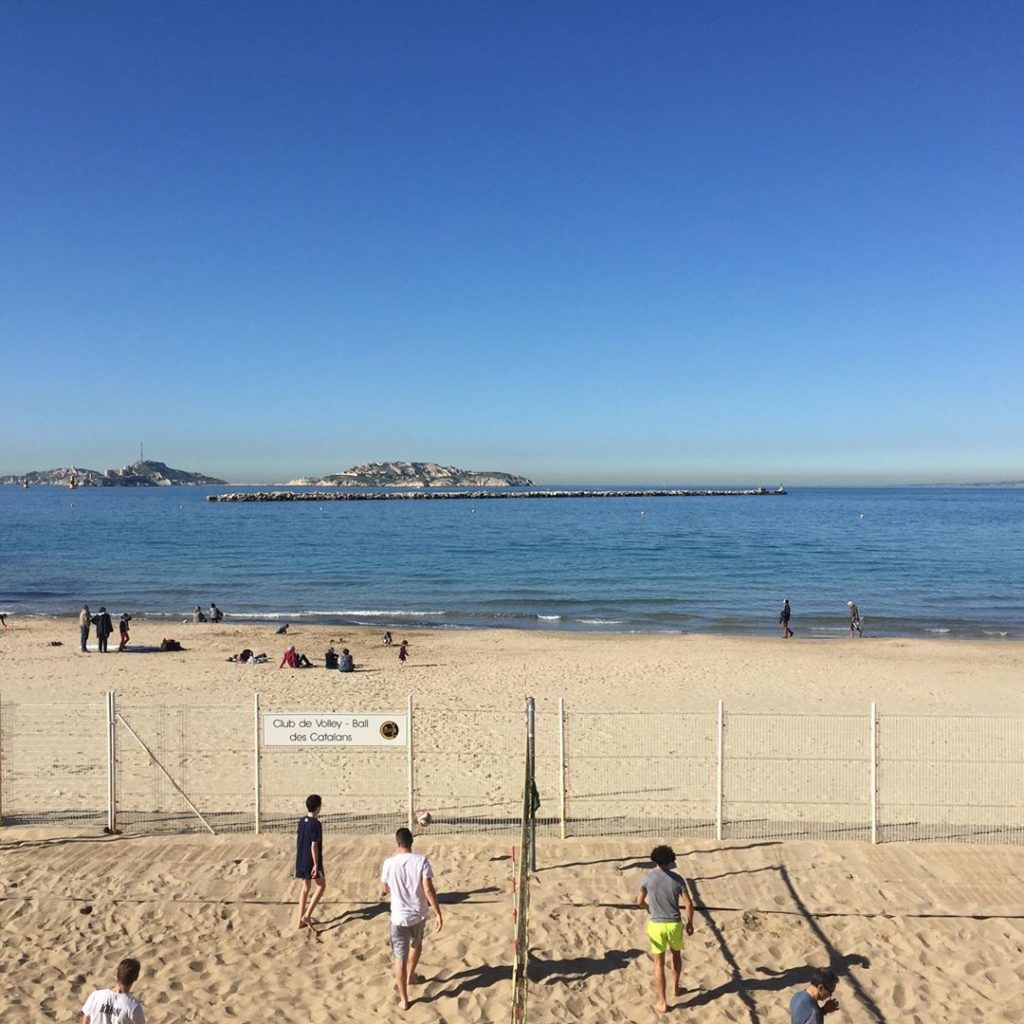 plage des catalans marseille volley